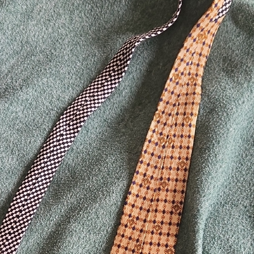 Versace Geometric Patterned Tie Great Condition - image 4